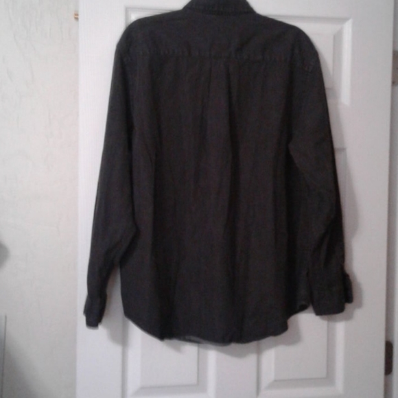 Men's St John's Bay long sleeve denim shirt. - Picture 3 of 3